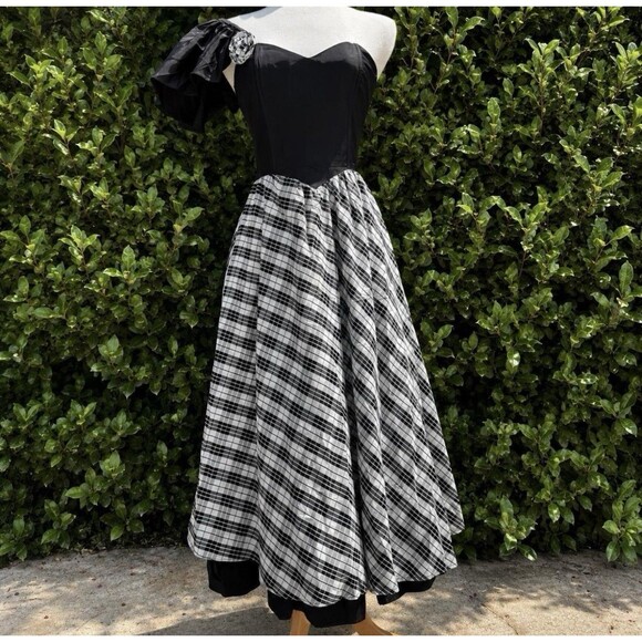 Gunne Sax Dresses & Skirts - Vtg 80s Gunne Sax Black White Plaid Prom Dress One Shoulder Ruffle Rosette Goth